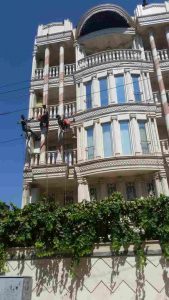 خدمات نمای ساختمان با طناب بدون داربست کار