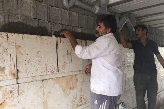 سنگ کردن دیوار ساختمان