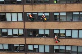 نطافت نمای شیشه