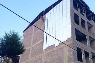 نصب ایزوگام دیوار سیمانی کنار ساختمان