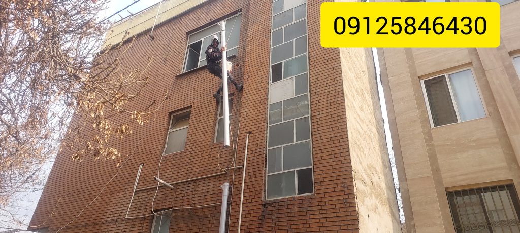 نصب لوله پلیکا روی ارتفاع نمای ساختمان