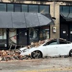 ریزش سنگ نمای ساختمان و مرگ عابرین بر اثر پیچ و رولپلاک نکردن سنگ نما