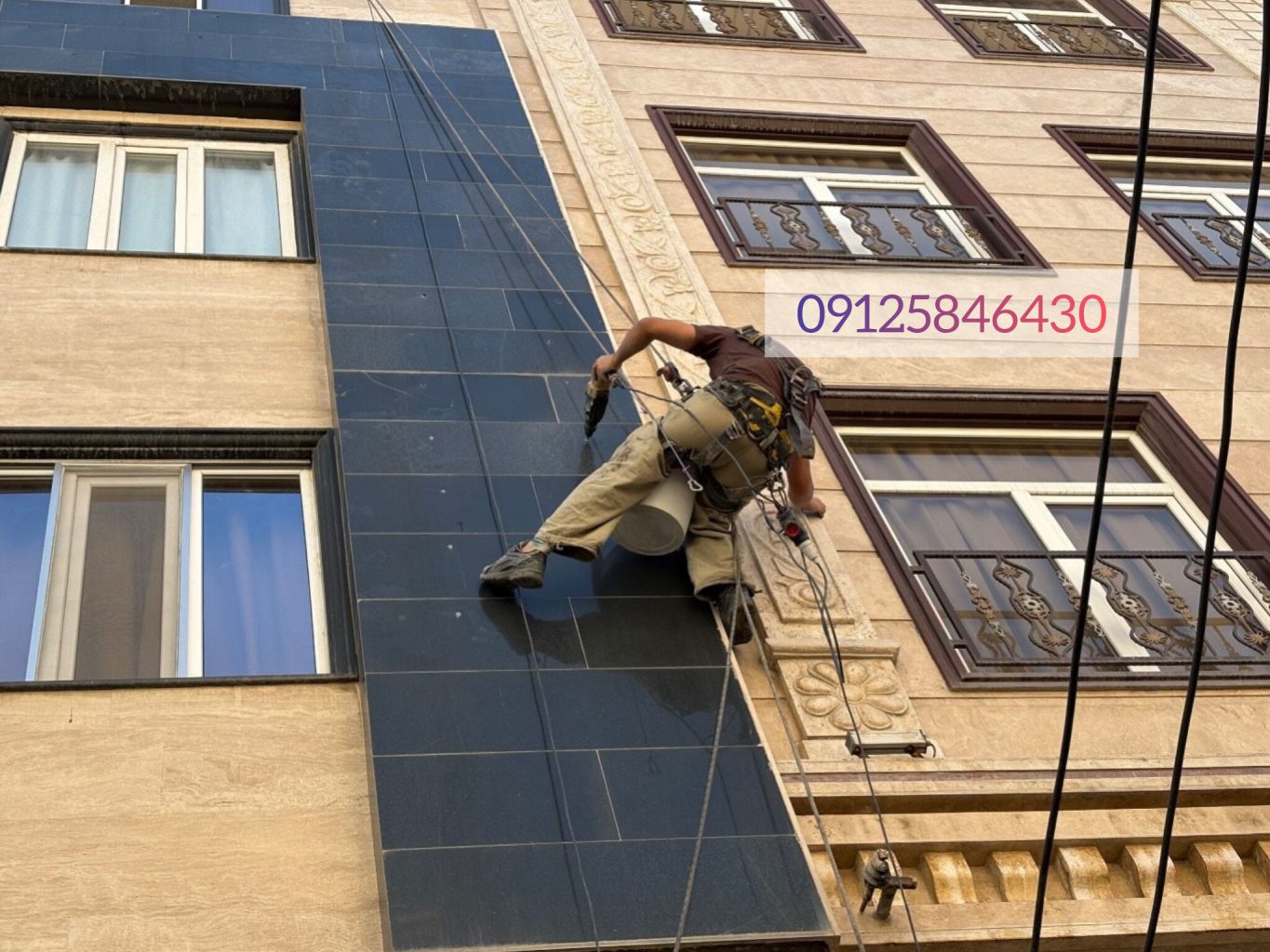 پیچ و رولپلاک سنگ نما| اجرا با طناب یا بدون داربست